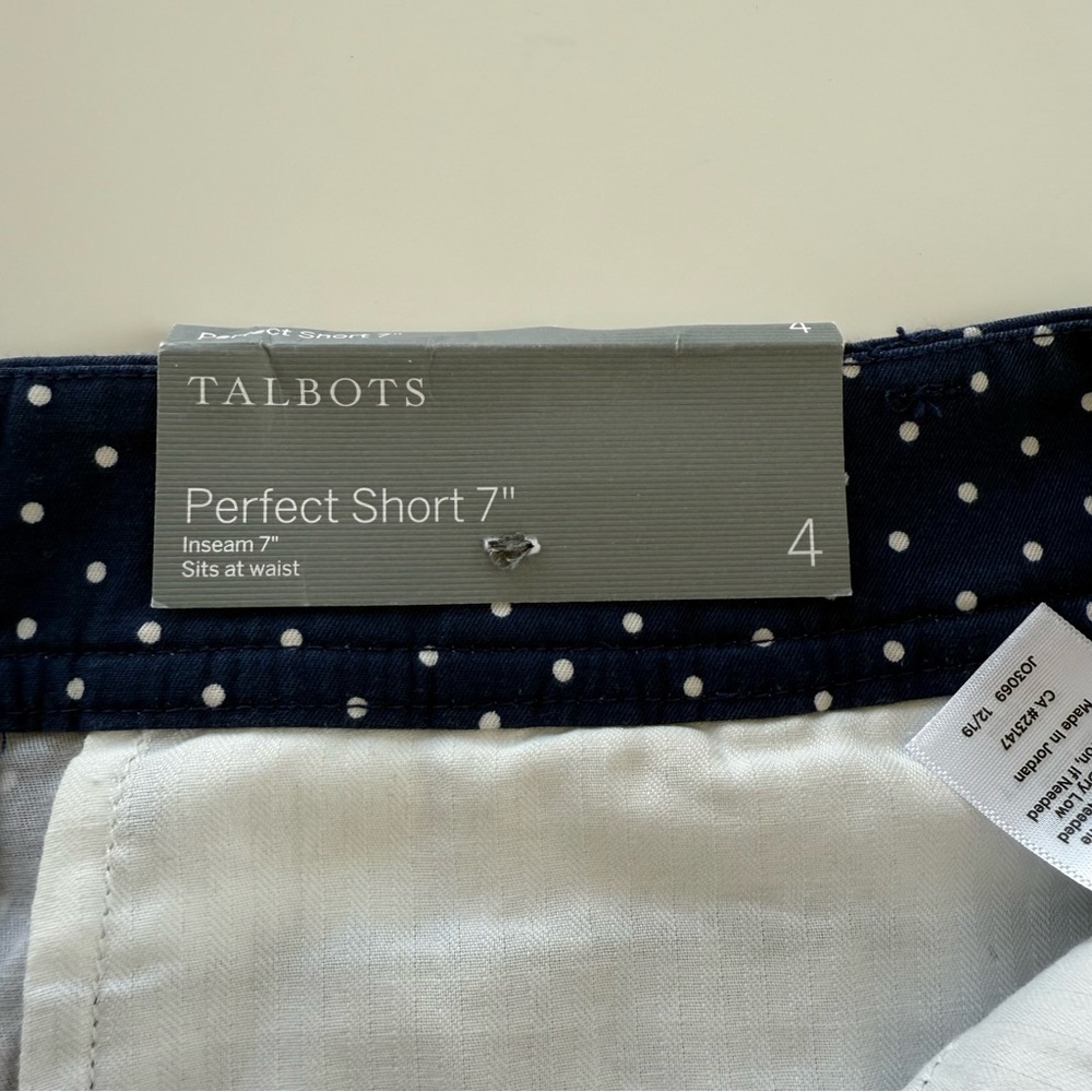 NWT~ Talbots~ Perfect Shorts ~Women’s 4~Navy Blue Polka Dot~7” Inseam - Picture 8 of 10